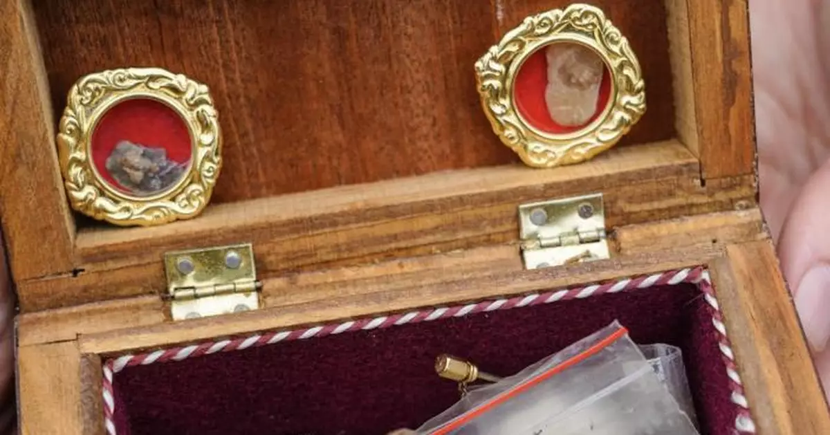 神學院驚現神秘箱！警派6緝毒犬搜查 竟挖出20世紀聖人遺骸