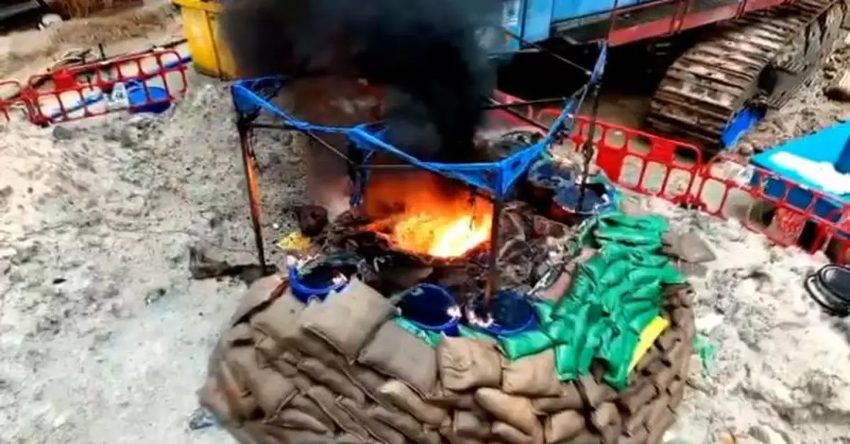 警方中午前完成鰂魚涌地盤戰時炸彈銷毀工作　居民回家　道路重開