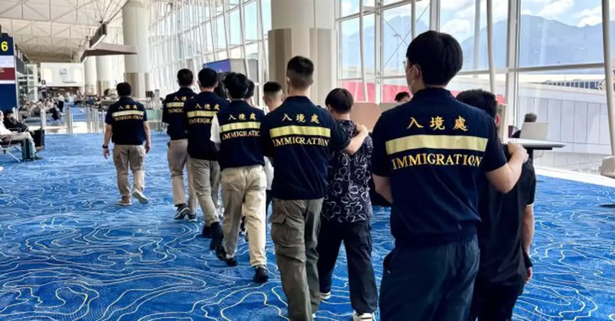 入境處將31名越南籍非法入境者遣返越南
