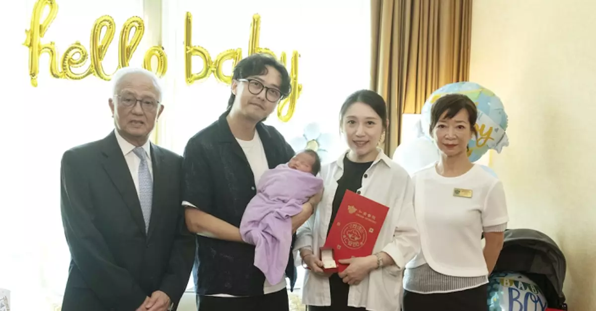 仁安醫院迎第十萬名新生嬰兒 派十萬元利是賀里程碑