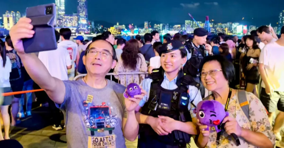 警隊抖音首次直播國慶煙花匯演 稱成警民溝通橋梁