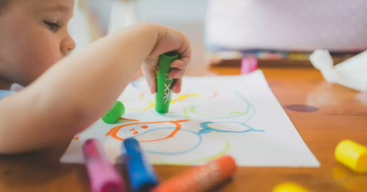 子女畫作要畀1萬蚊先拎得返？ 澳昆州幼稚園財困「賣畫」惹眾怒