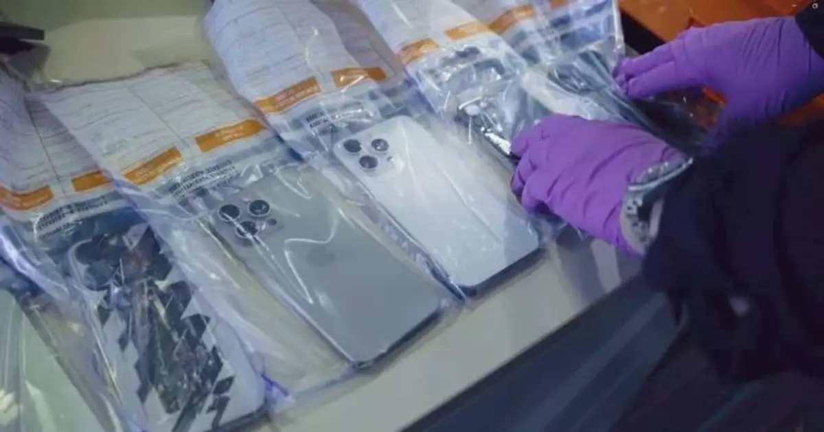 倫敦警搗國際犯罪集團拘18人 一年內走私4萬部被盜手機到中國