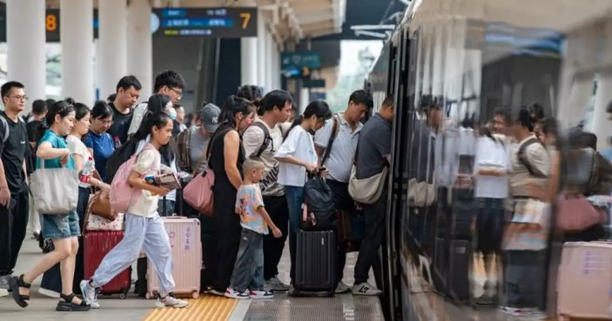 內地國慶中秋長假首日 全國鐵路發送破記錄逾2300萬人次