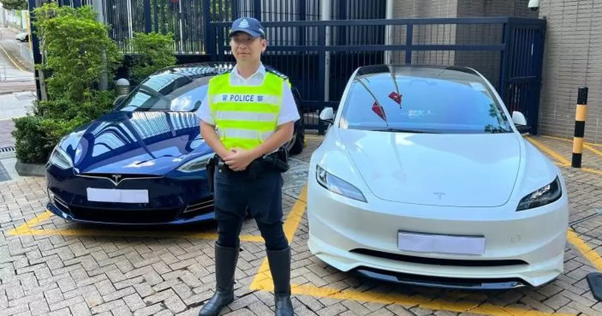 警葵青「放蛇」打擊白牌車   拘2本地男司機 扣查兩私家車