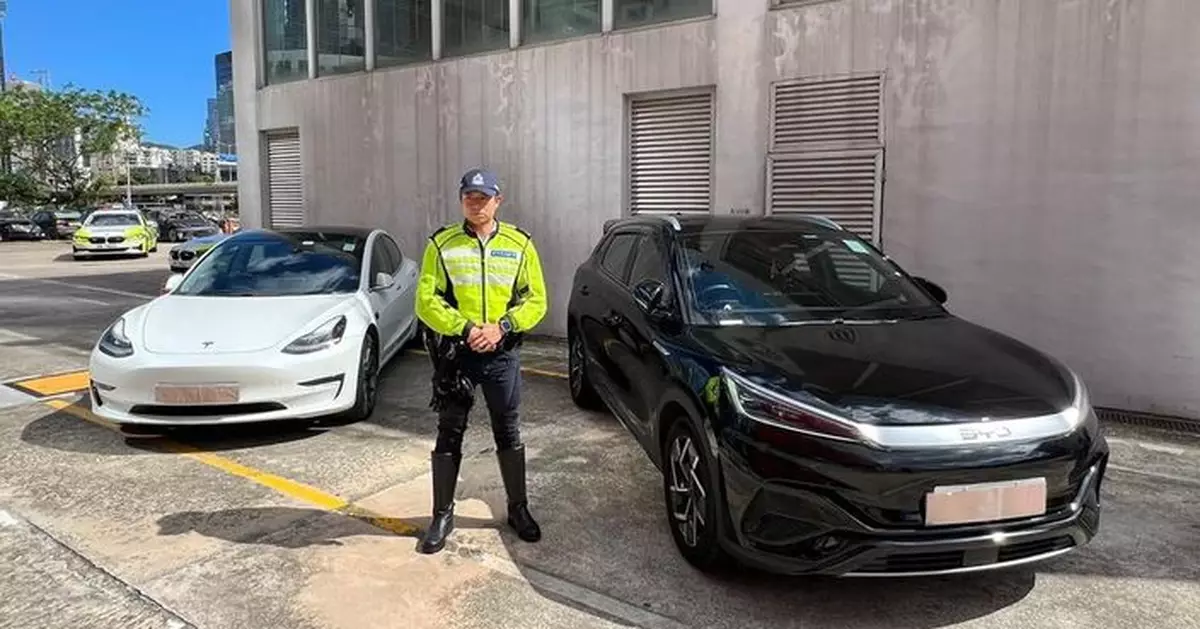 警方喬裝乘客「放蛇」打擊白牌車 拘兩名司機