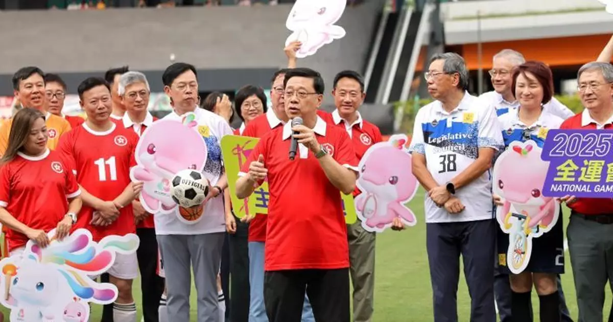 政府與立會足球隊友誼賽3號波下順利進行　李家超：風雨無阻齊心為港未來打拼