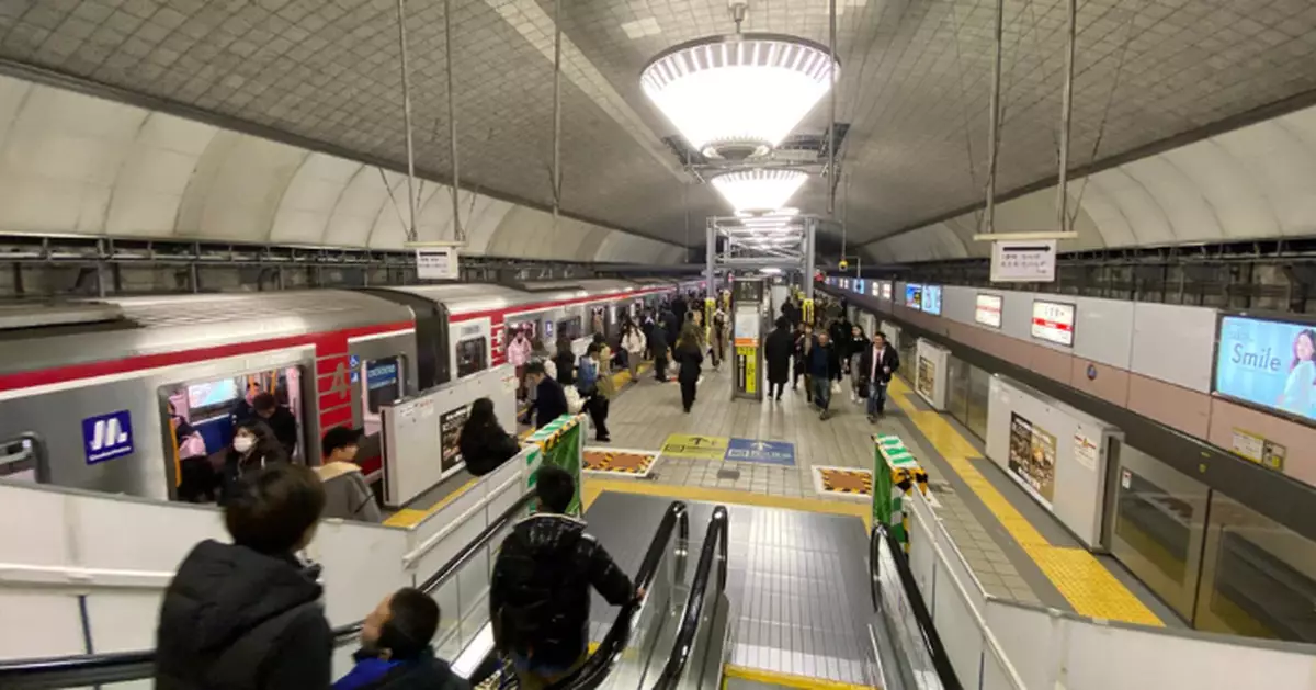 大阪地下鐵車廂疑乘客充電器起火兩人傷 御堂筋線全線一度停運