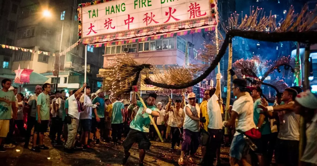工作人員最後準備 大坑舞火龍10.5起一連三晚舉行
