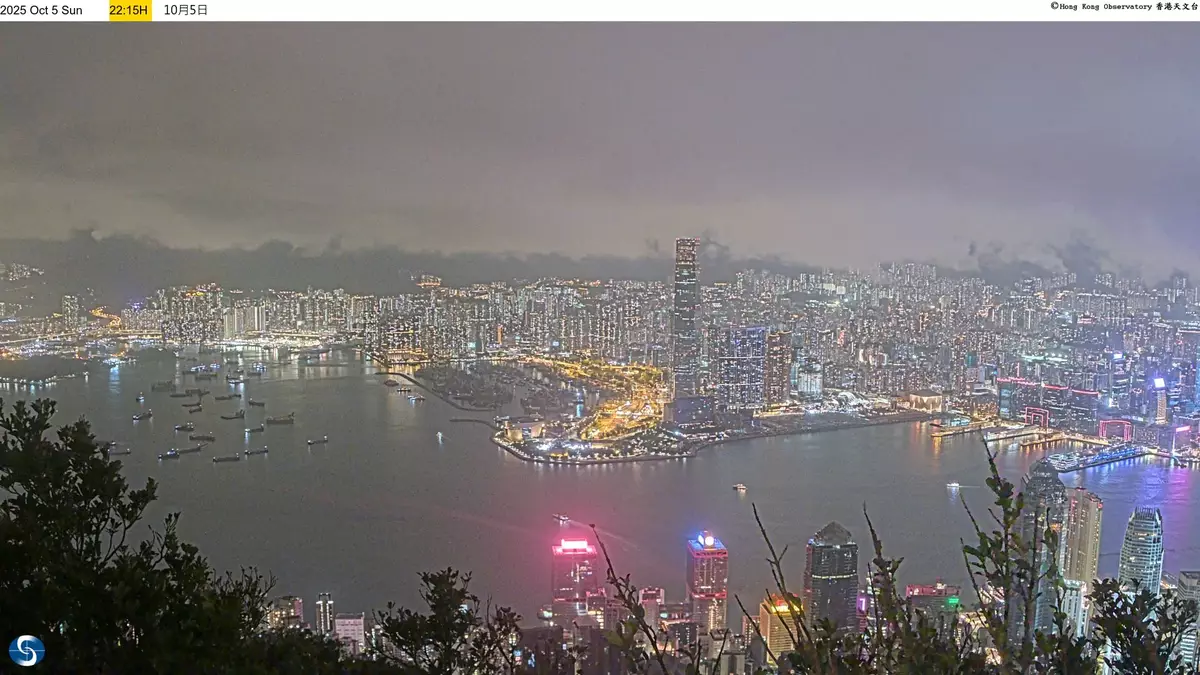晚上10時15分的維港情況。天文台圖片