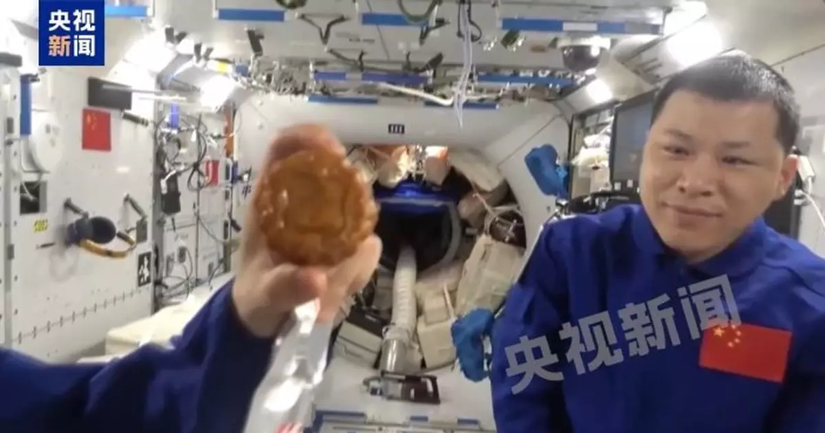 神二十號航天員送來「天宮」中秋祝福  分享太空月餅等美食