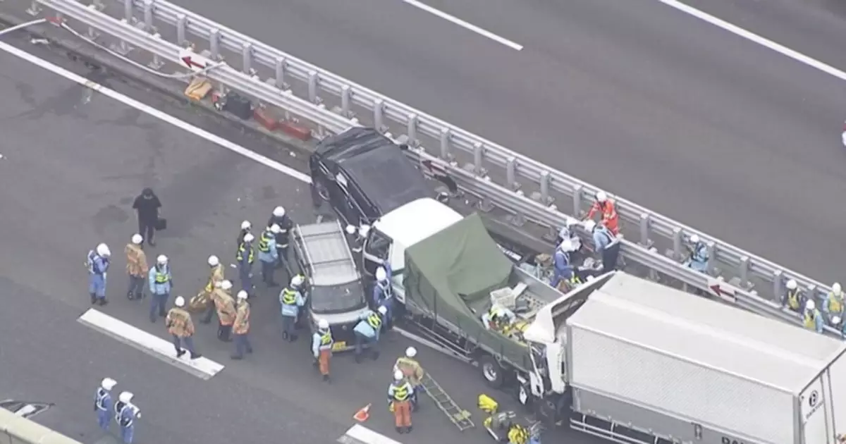 東京調布市高速公路6車相撞 釀1死多人受傷