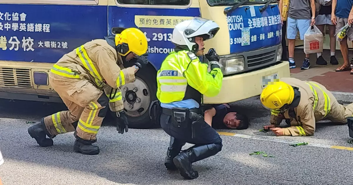 荃灣女子疑遭小巴撞困車底清醒送院 司機被捕