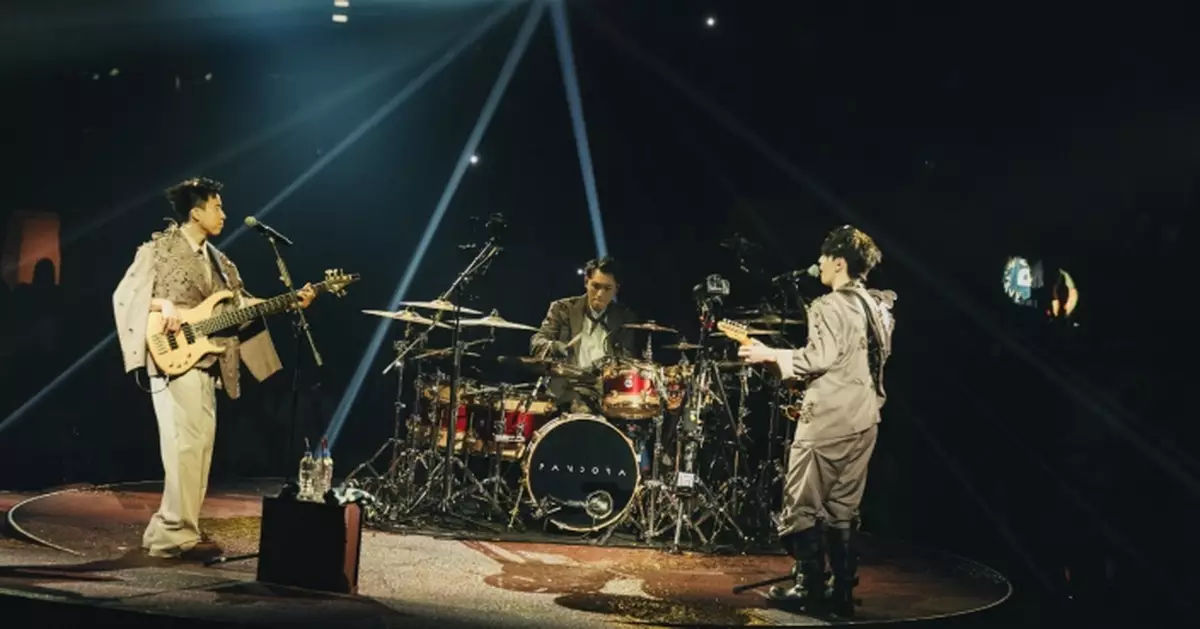 《BLOOM LIVE 2025》圓滿落幕個唱座無虛席 Pandora暖心告白音樂監製舒文：我們的音樂爸爸