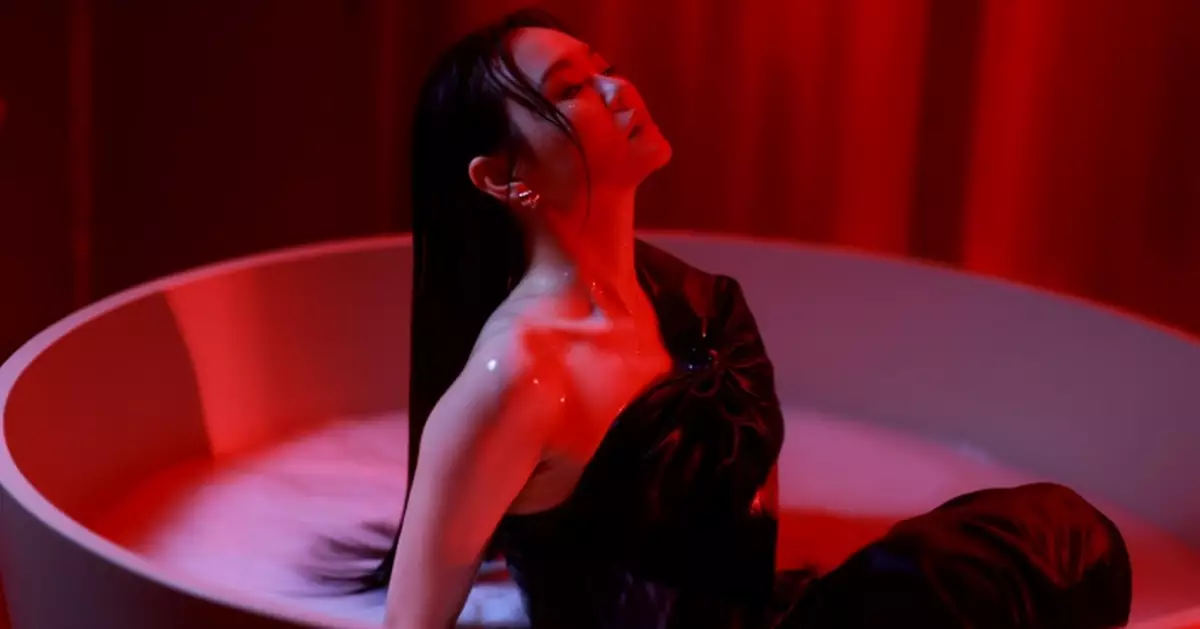 獨立女新人冼婉雯拍《過去式》MV遇正洗水缸變「加料牛奶浴」  JESS死頂閉氣塞頭落水浸足12小時