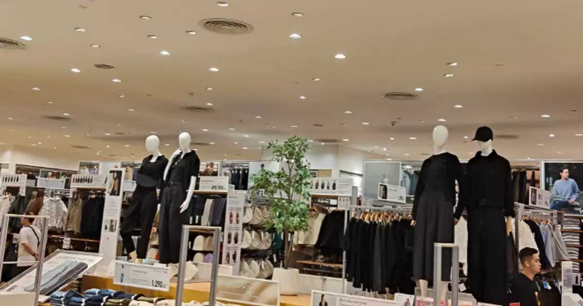 泰王太后駕崩 曼谷UNIQLO即換全黑陳列 網民激讚：公關團隊超晒班