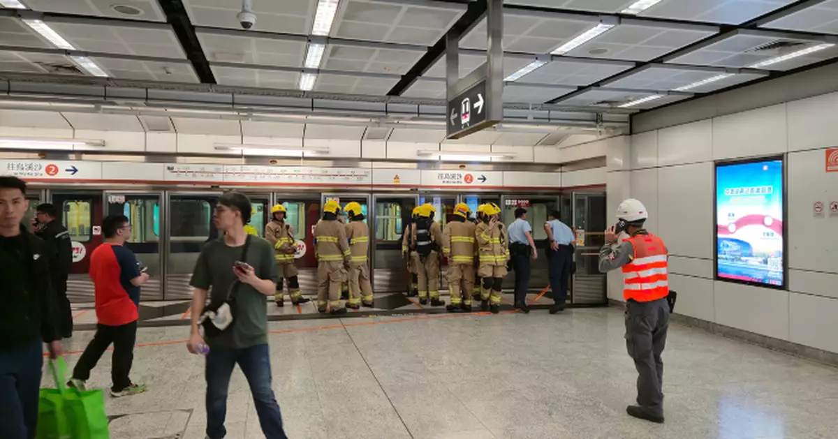 港鐵屯門站列車車底疑冒煙無人傷 消防到場戒備