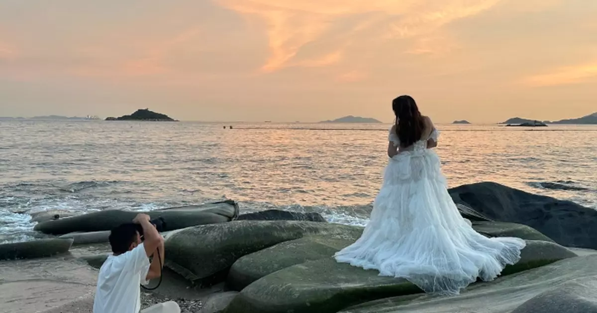 睽違兩年半Serrini宣佈12月開騷海報扮「一位新人」婚攝 粉絲抽選門票「超額認購」15倍現宣布加場