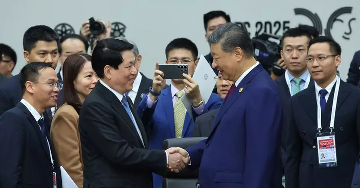 亞太經合組織領導人會議揭幕 習近平與梁強及埃布拉德交談