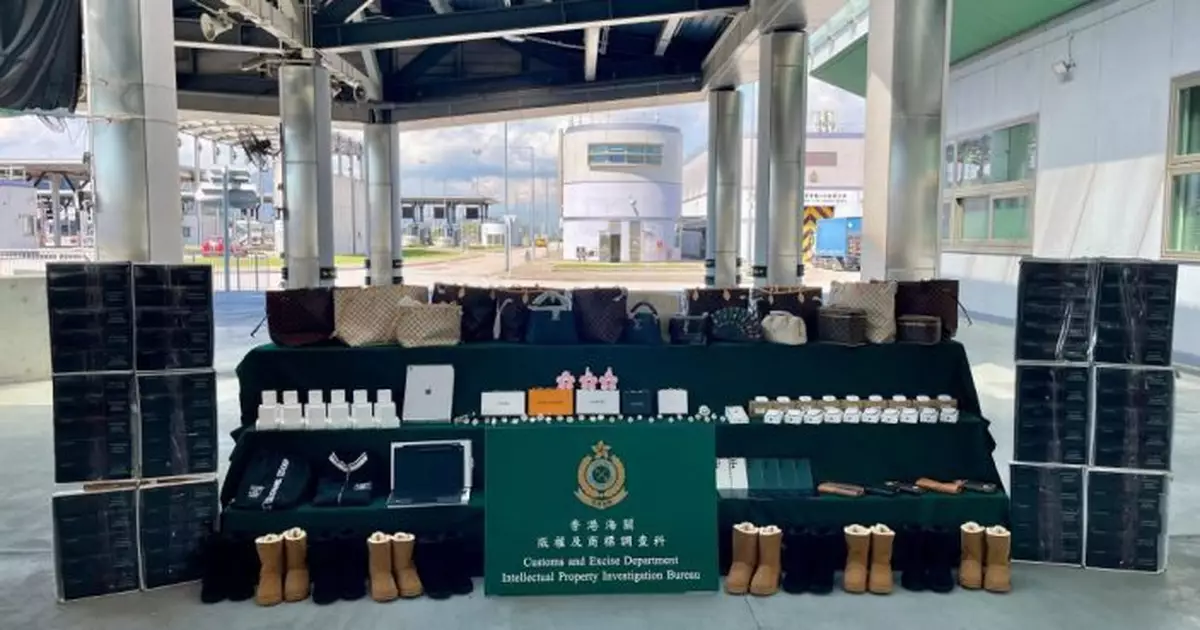 海關港珠澳大橋香港口岸截查入境貨車 檢值170萬冒牌貨及私煙拘62歲司機