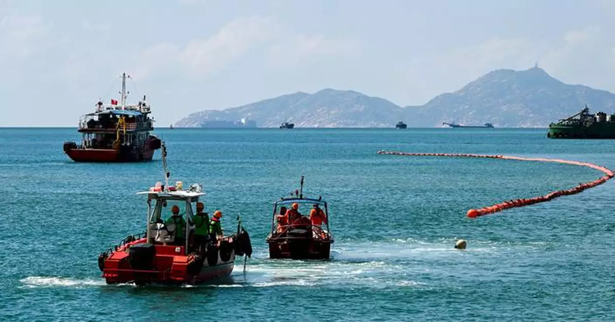 政府舉行聯合演習模擬運油船貨櫃船相撞　應變小組清理溢漏燃油及處理化學品