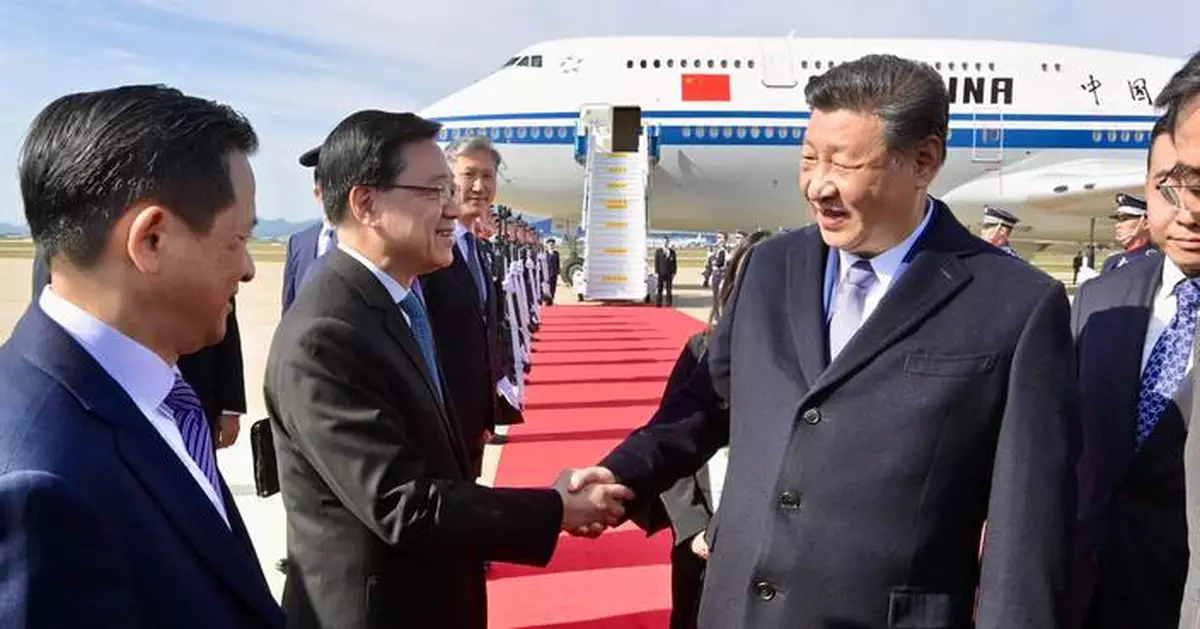 李家超早上於釜山迎接習近平　下午與在南韓港人及港企交流