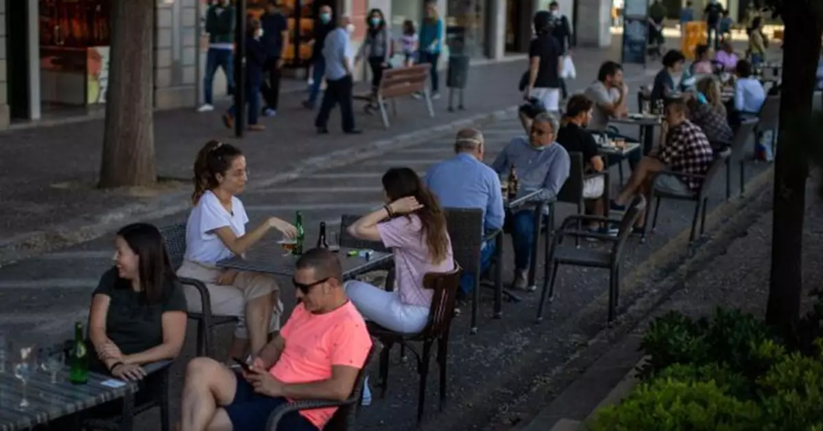 「椅子大盜」橫行西班牙！7人盜竊集團2個月搬空1100張