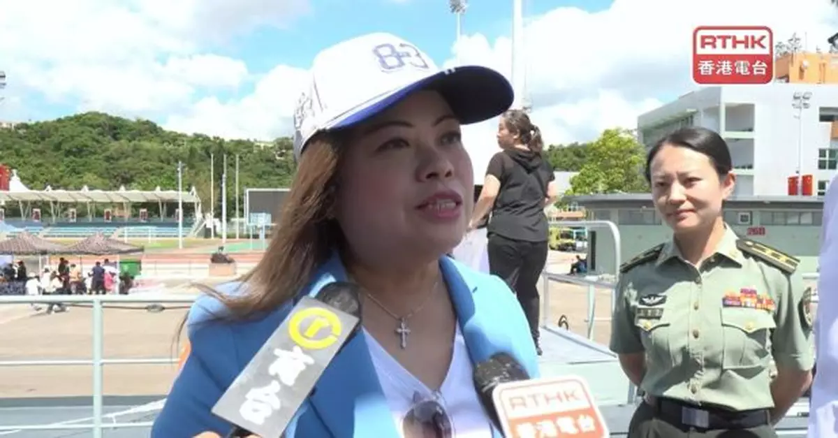 羅淑佩稱首度登軍艦參觀感動和興奮　目睹大批市民打卡非常開心