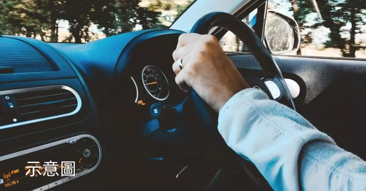 德情侶時速140公里 飆車邊「激戰」失控蛇行險釀車禍 下場曝光