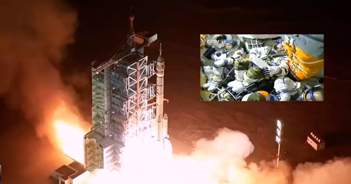 神舟二十一號載人飛船升空 進入預定軌道