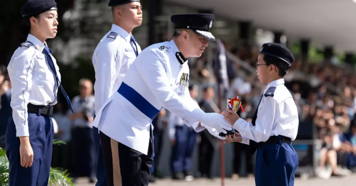 少年警訊周年會操暨升旗比賽頒獎典禮 周一鳴擔任檢閱官