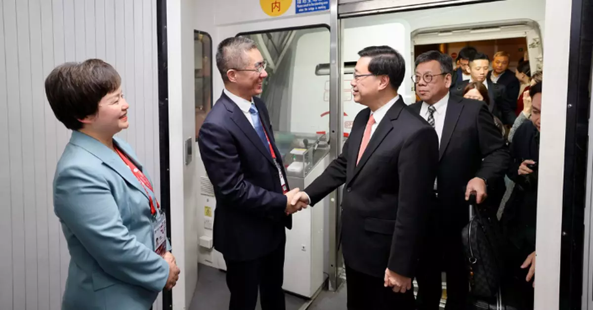 李家超抵上海 將出席第八屆進博會暨虹橋國際經濟論壇