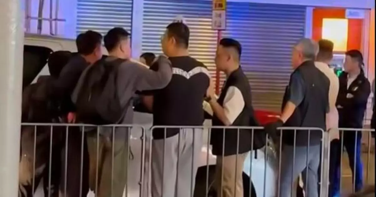 海關被斬傷案警方旺角扣查一名男司機後 再拘一男疑接送在逃疑兇