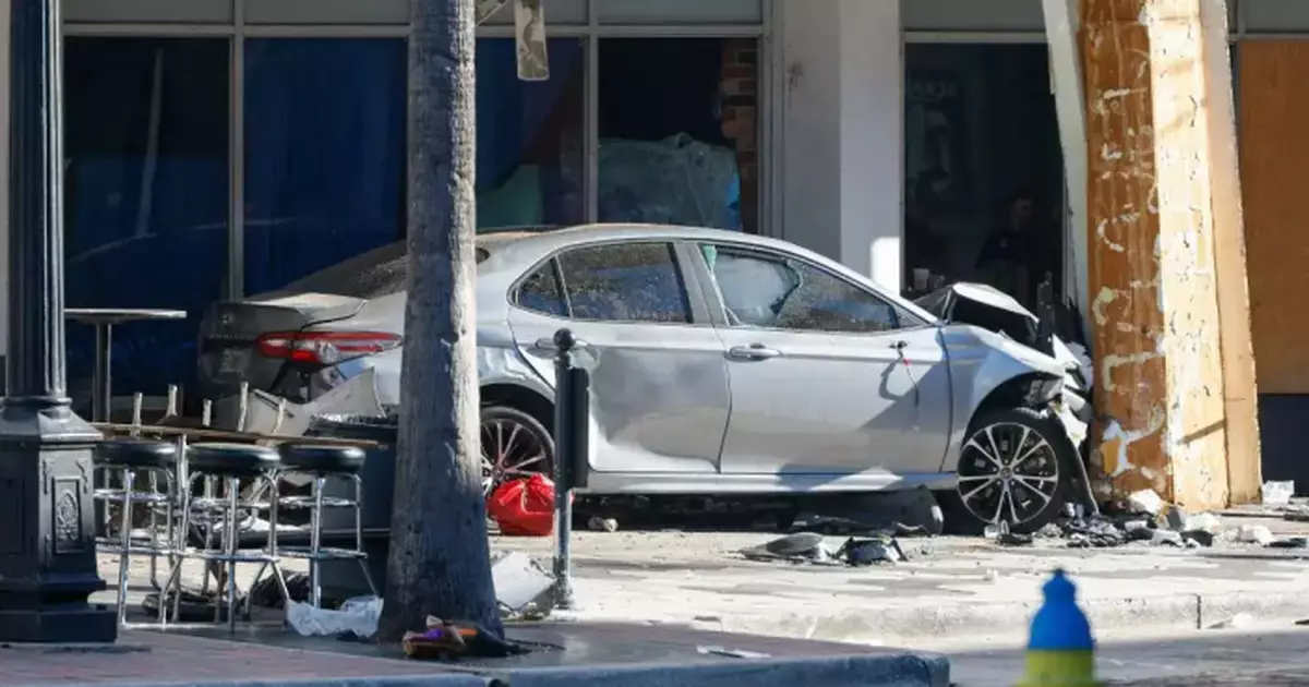 美國佛羅里達州有汽車逃避追捕 衝入酒吧釀4死11傷