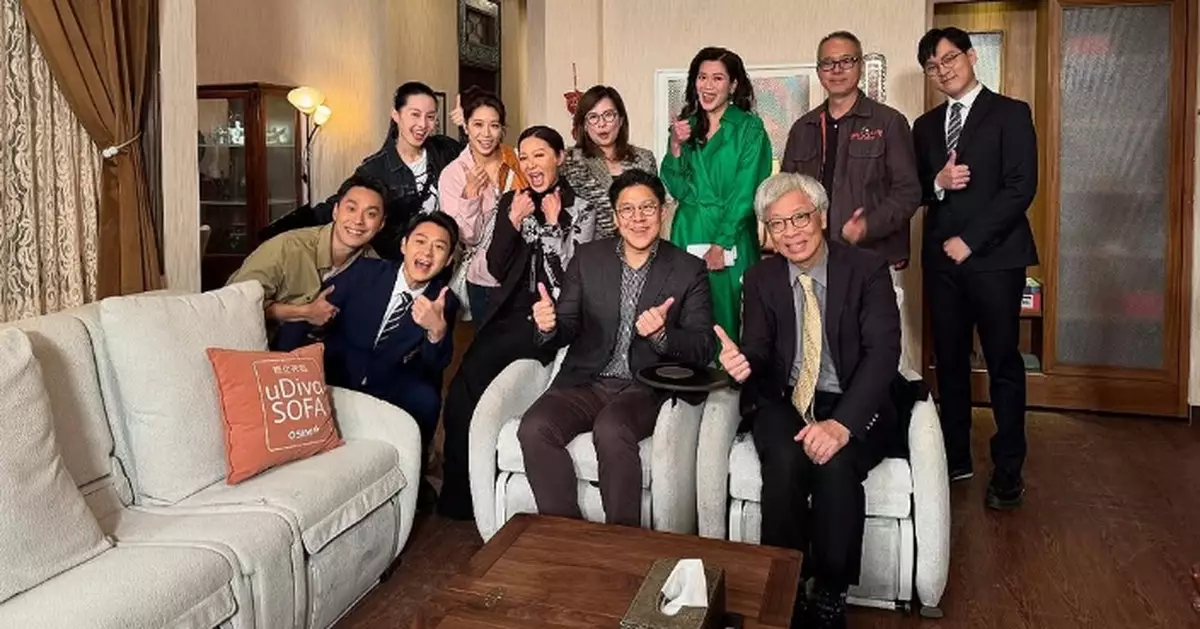 霍啟剛到訪TVB了解製作電視節目背後故事 與《愛．回家》團隊合照留影呼籲支持本地製作