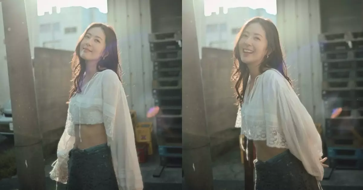 唐詩詠白色露腰Look搭配甜美笑容 網民大呼：女神降臨！