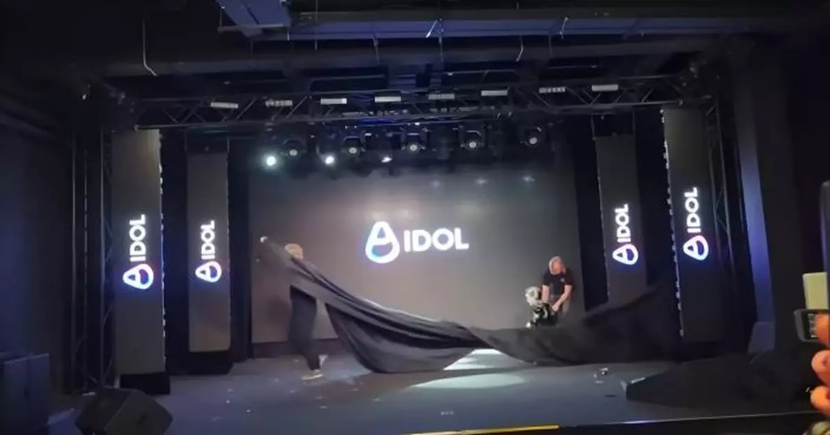 俄羅斯首款AI人形機械人亮相即摔倒　開發商解釋：或因光線不足