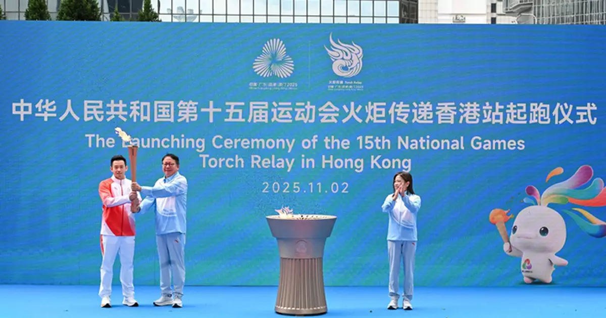 十五運會｜有內地客圍觀火炬接力　家長冀小朋友培育國民身分認同