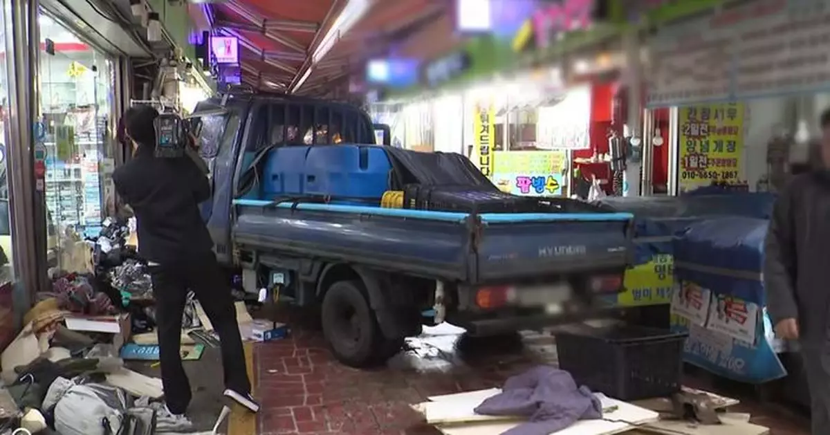 南韓貨車撞入市場兩死18傷 涉事60歲司機被捕