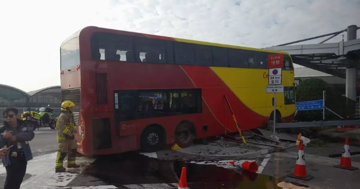 城巴機場18人傷交通意外 64歲司機涉嫌危駕被捕