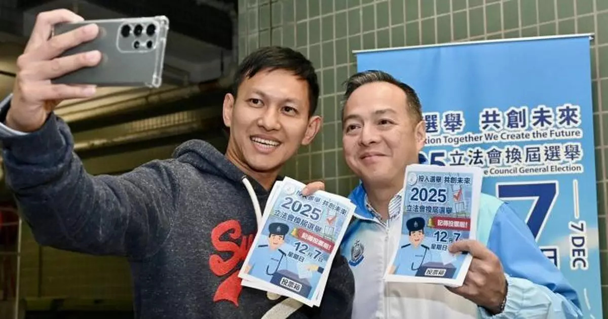 2025立法會選舉｜周一鳴到柴灣警察宿舍 呼籲同袍踴躍投票