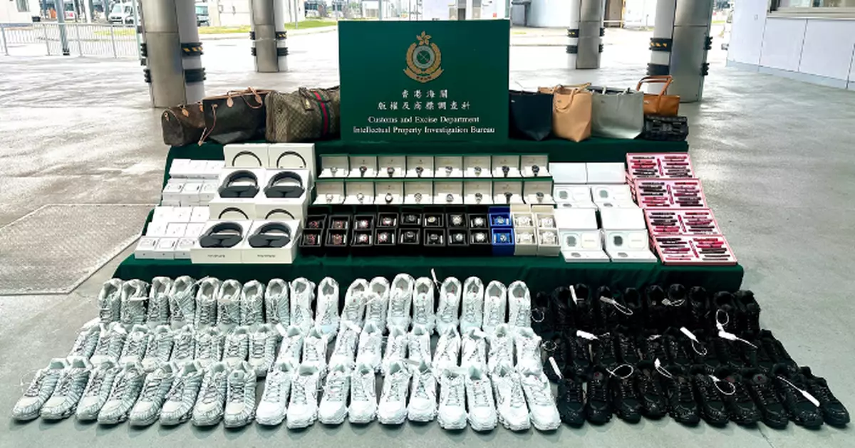 港珠澳大橋兩入境貨車藏3300件懷疑冒牌貨物 海關拘兩司機