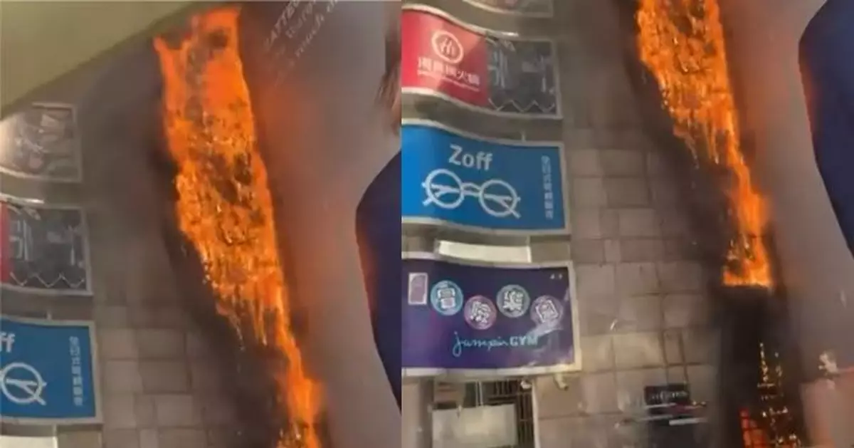 利舞臺廣場有廣告牌起火 暫未有傷亡報告