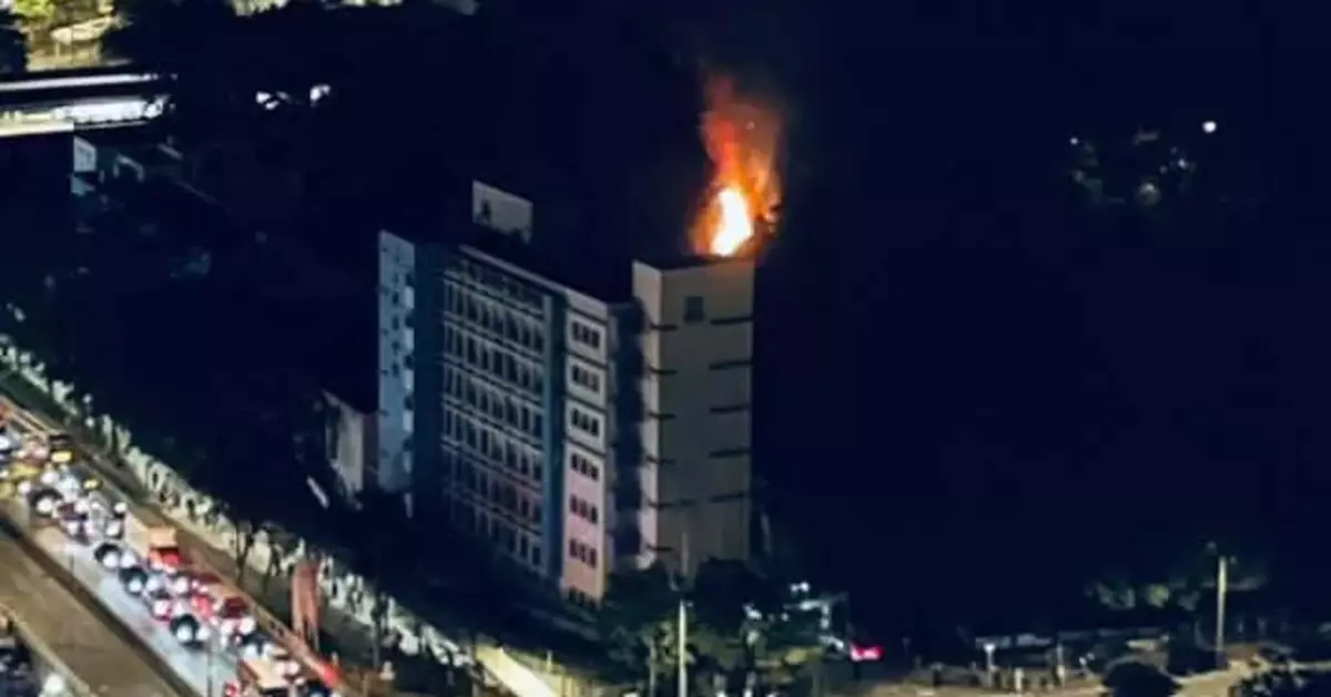 大埔王肇枝中學後山起火 救護車在場戒備