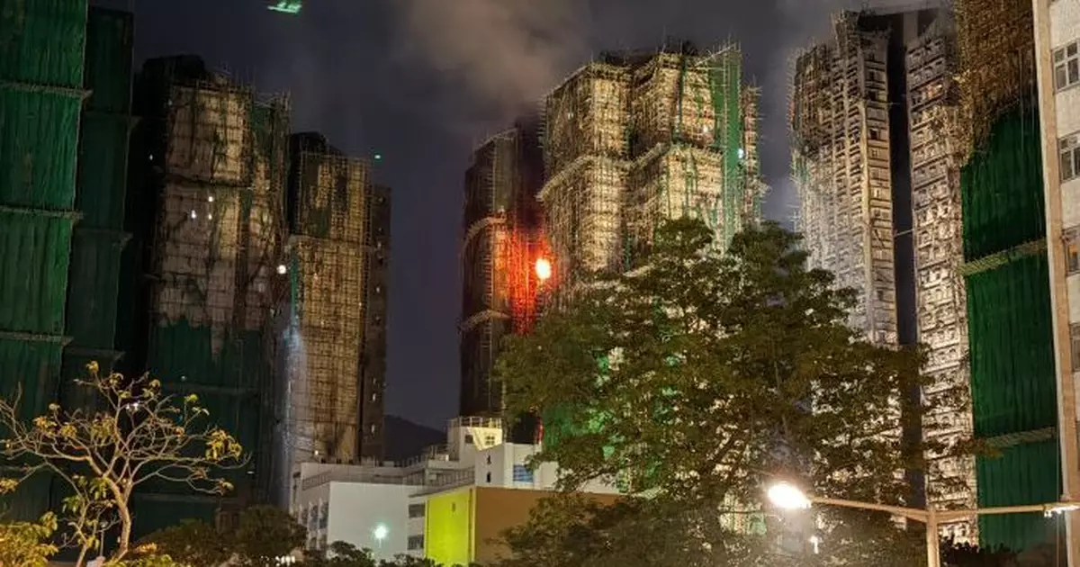 大埔五級火｜增至83人遇難   11名消防員受傷   有單位晚上冒出火光