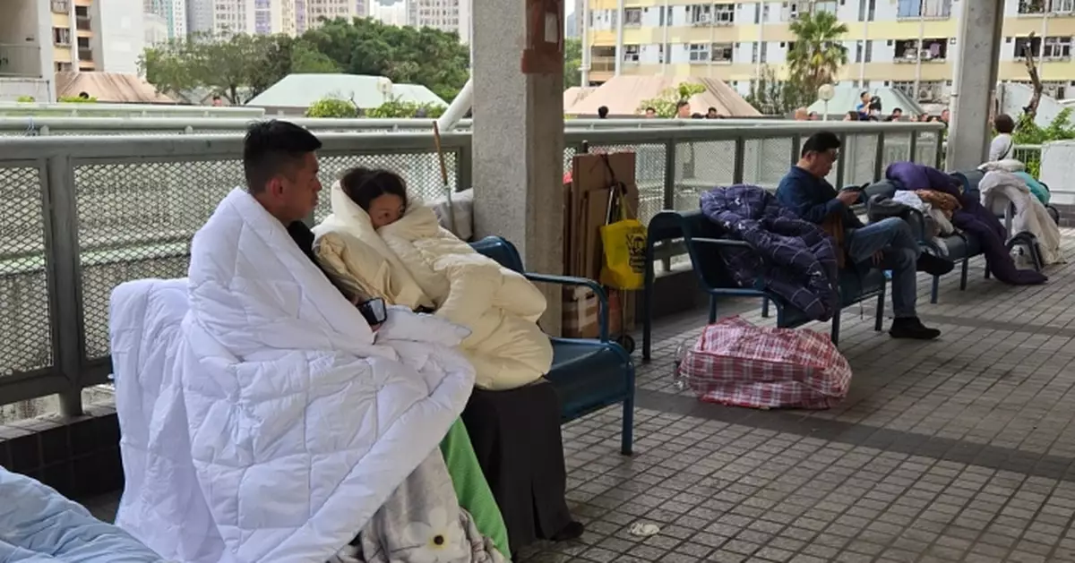 大埔五級火｜家園付之一炬 居民憂心忡忡  通宵露宿守候消息