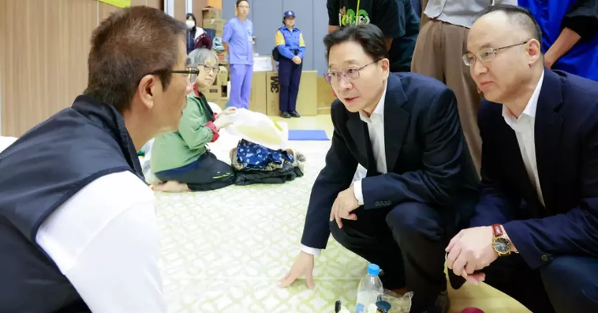 大埔五級火｜周霽農融到大埔慰問受災居民