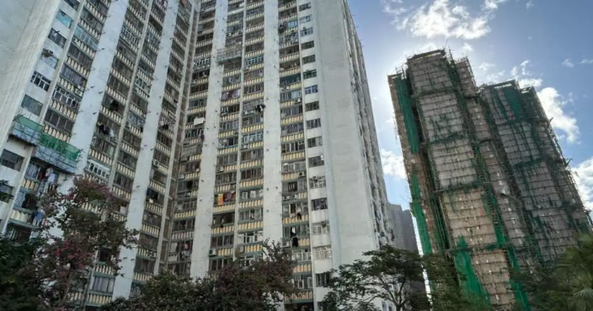 大埔五級火｜廣祐樓解封居民回家 老夫妻望眼宏福苑心情難平復