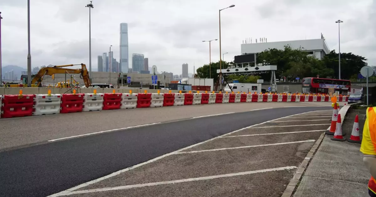 西隧港島出口增行車線11.30啟用