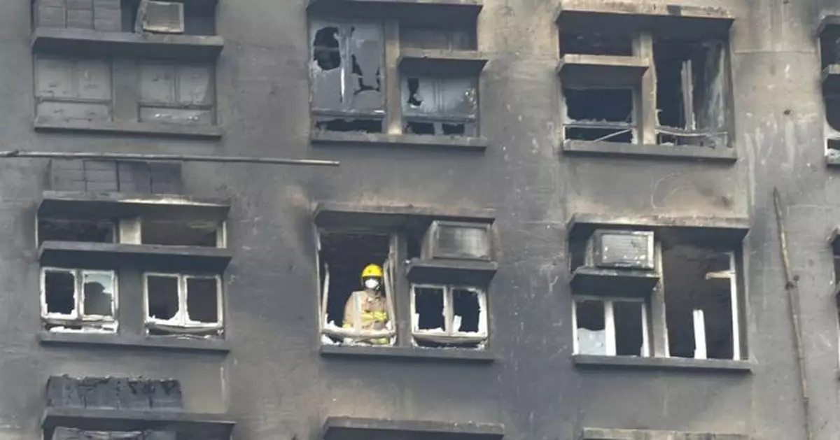 大埔五級火｜後樓梯玻璃窗被改成木板 消防顧問：影響防煙致逃生通道變致命地方